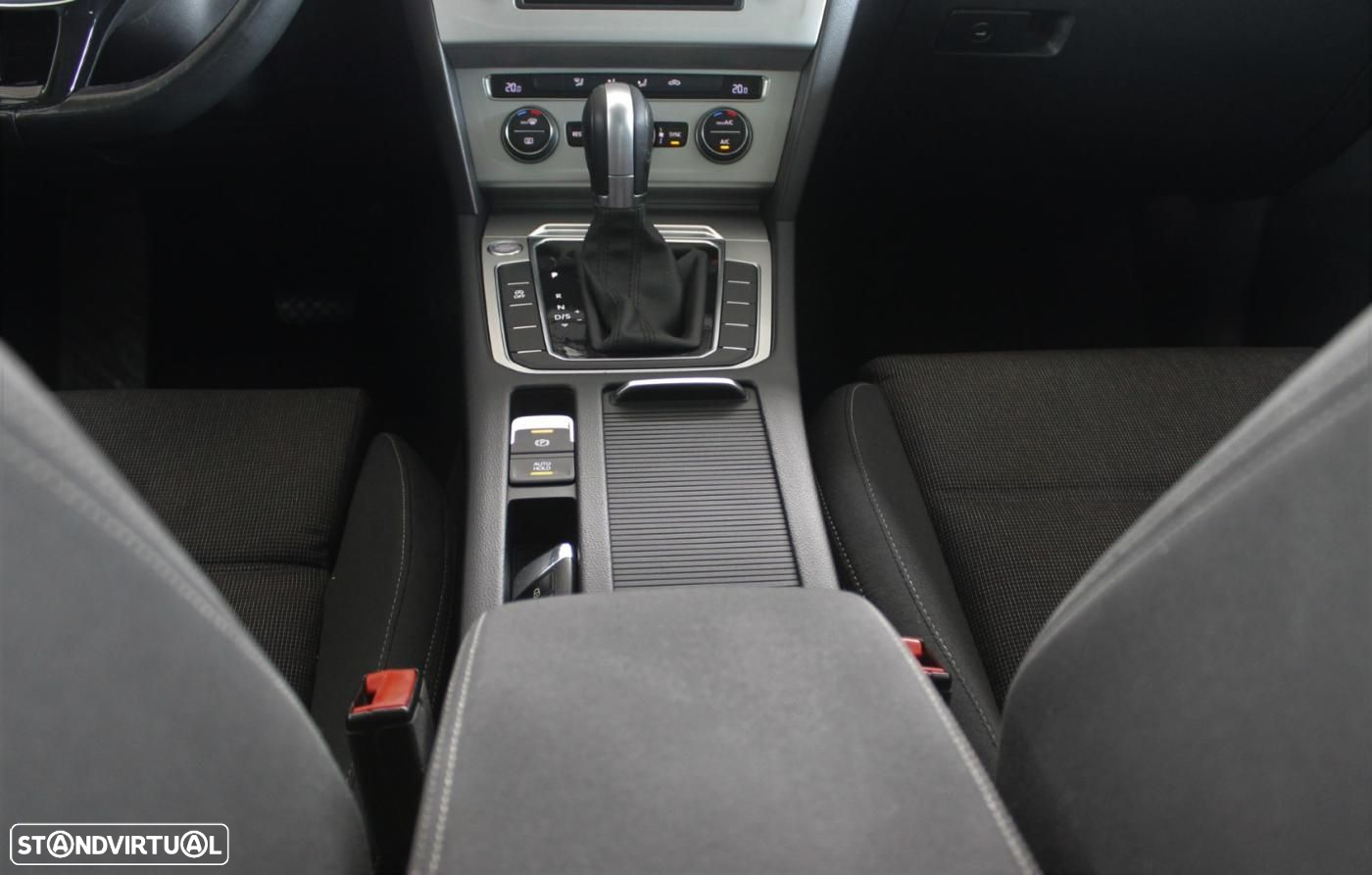 VW Passat Variant 1.6 TDI Confortline DSG - 29