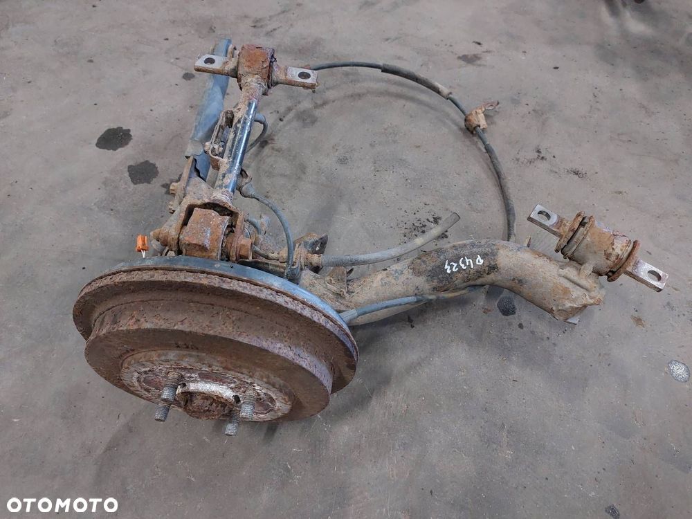 WAHACZ + PIASTA PRAWY TYŁ HONDA CIVIC VII HB 5D - 2