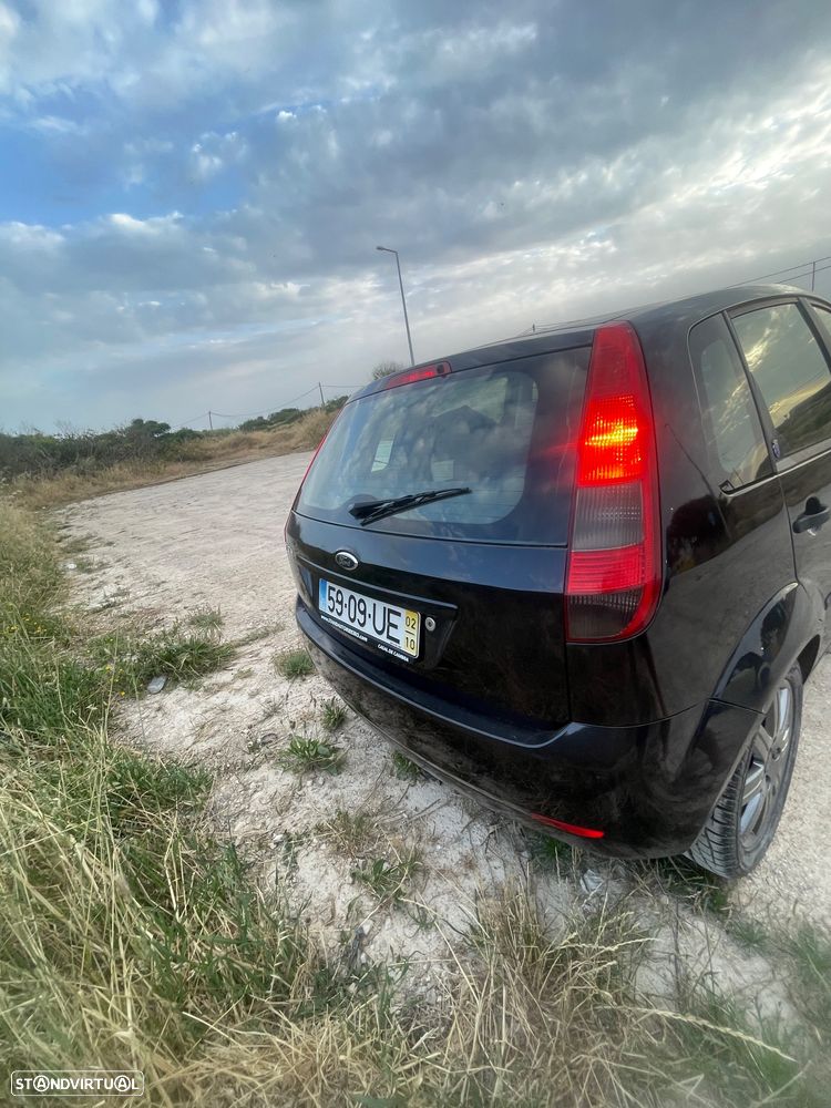 Ford Fiesta 1.4 Ghia - 8
