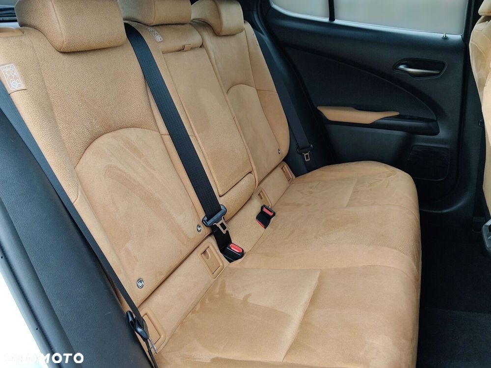 Lexus UX - 16