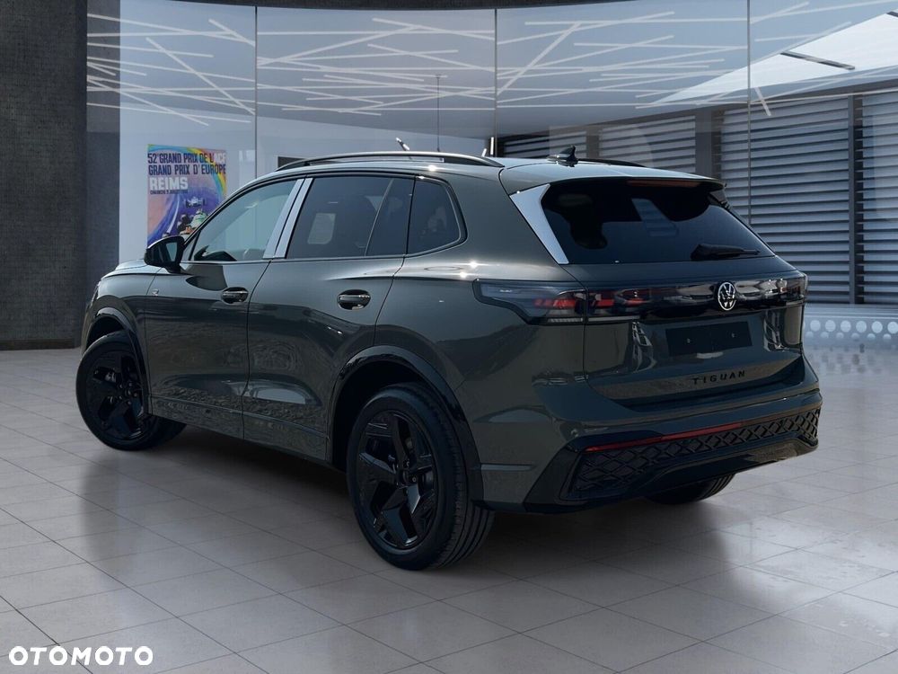 Volkswagen Tiguan - 11