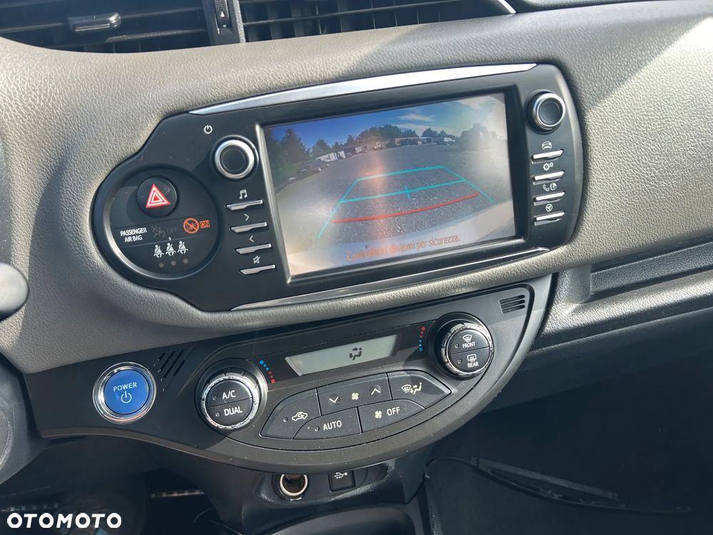 Toyota Yaris Hybrid 100 Dynamic EU6 - 17