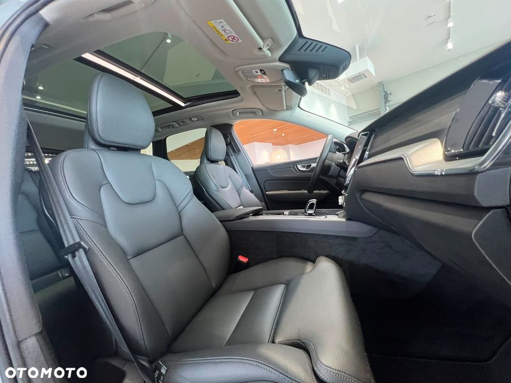 Volvo XC 60 T8 Plug-In Hybrid AWD Ultimate Dark - 20