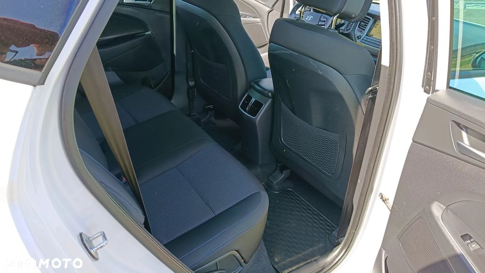 Hyundai Tucson 1.7 CRDI BlueDrive Style 2WD - 24