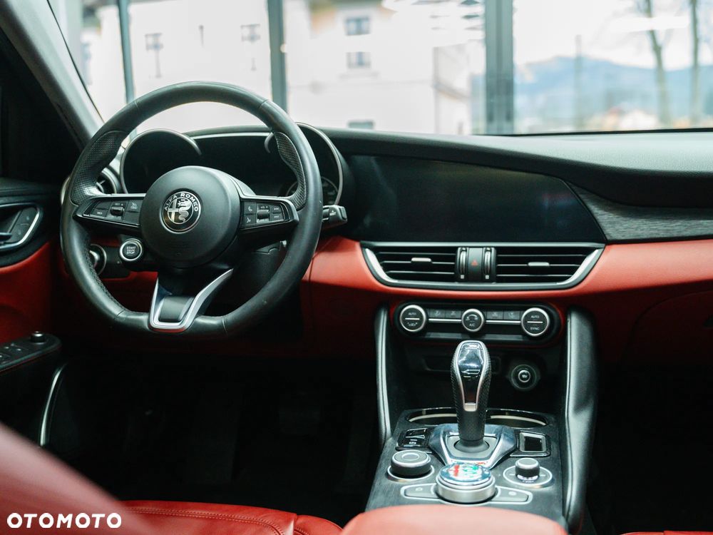 Alfa Romeo Giulia - 19