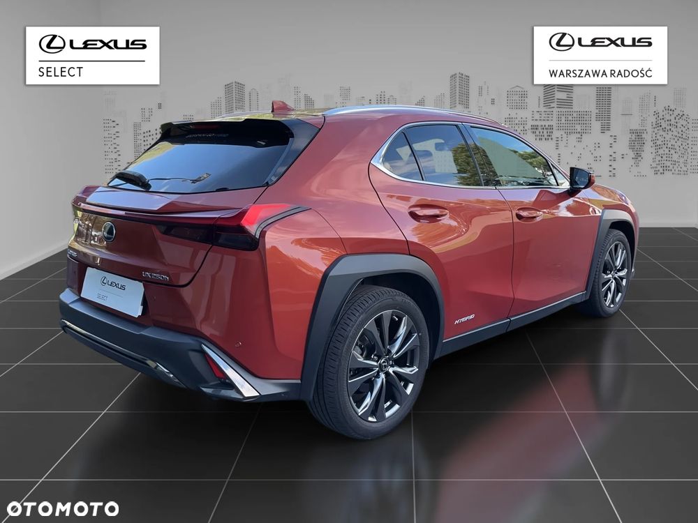 Lexus UX - 3