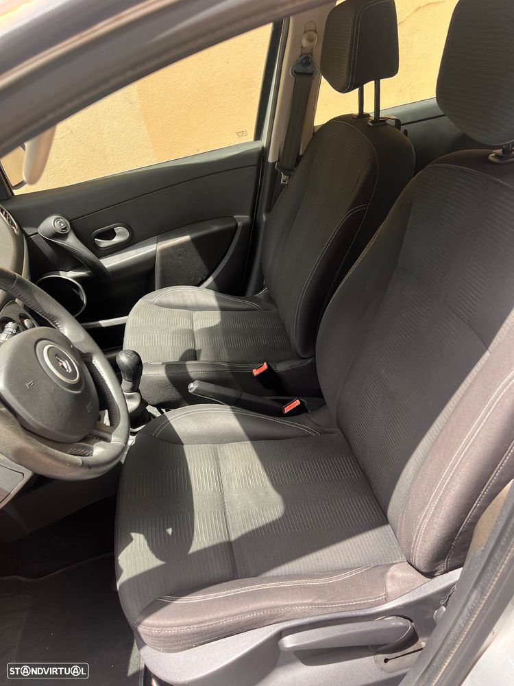 Renault Clio 1.5 dCi Dynamique S - 8