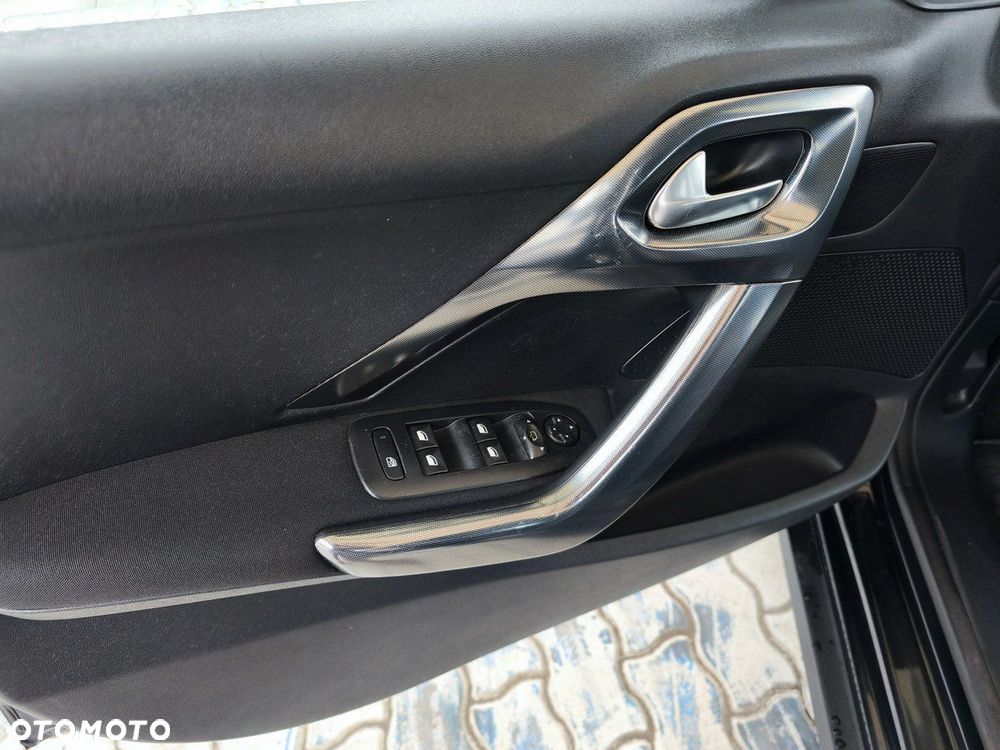 Peugeot 2008 1.6 VTi Allure - 21