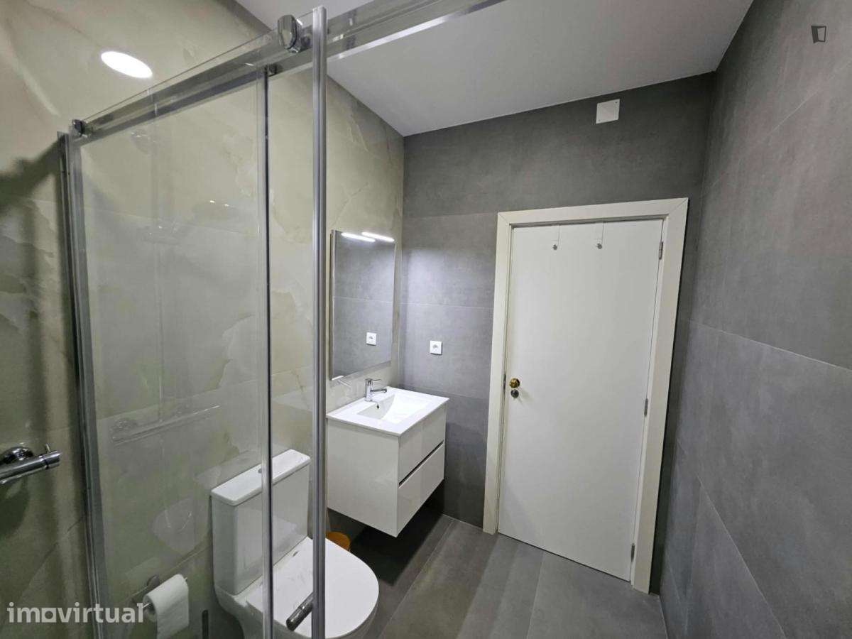 Quarto - localizado em Sé de Braga e São Lázaro Braga - Grande imagem: 4/18