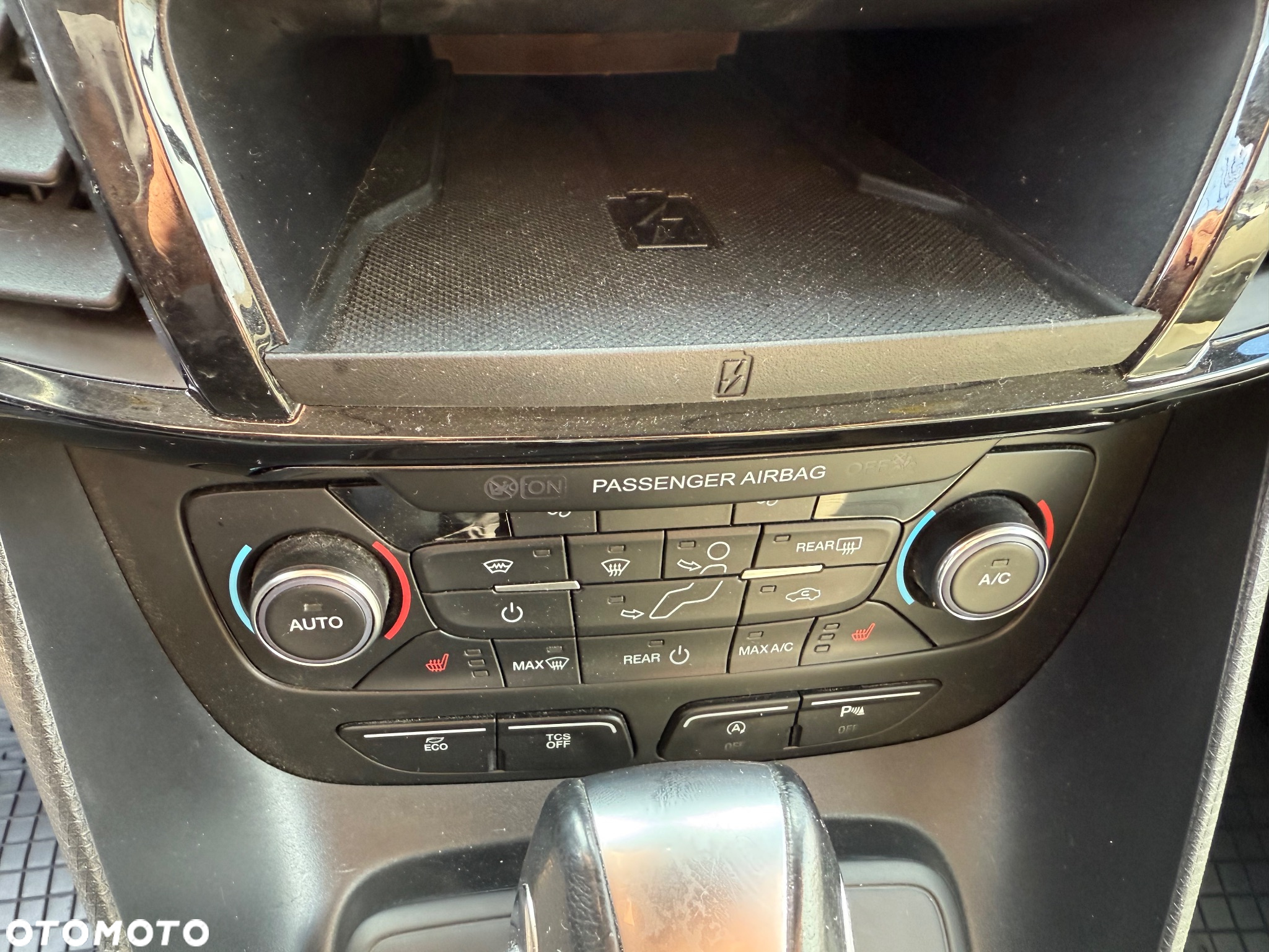 Ford Tourneo Connect Grand - 26