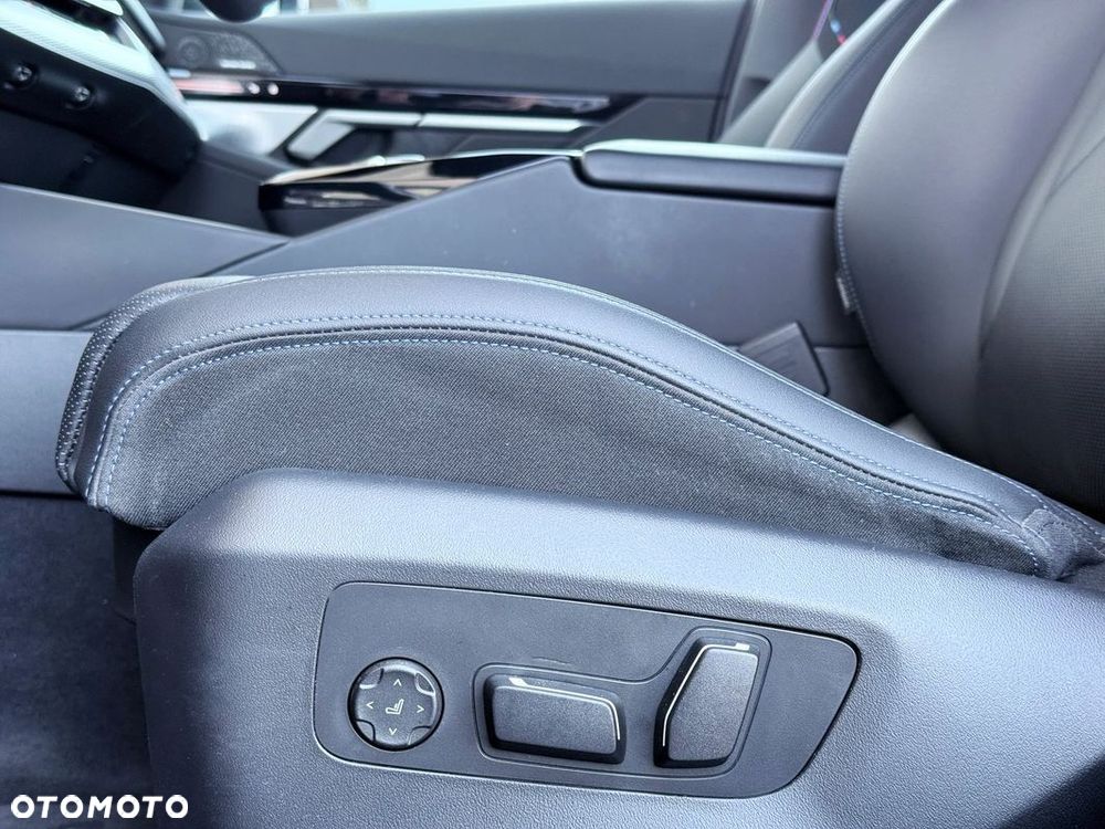BMW Seria 5 540d xDrive mHEV - 25