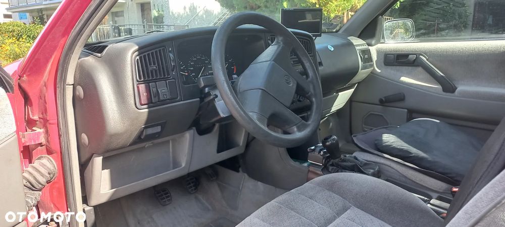 Volkswagen Passat 1.9 TD CL - 11