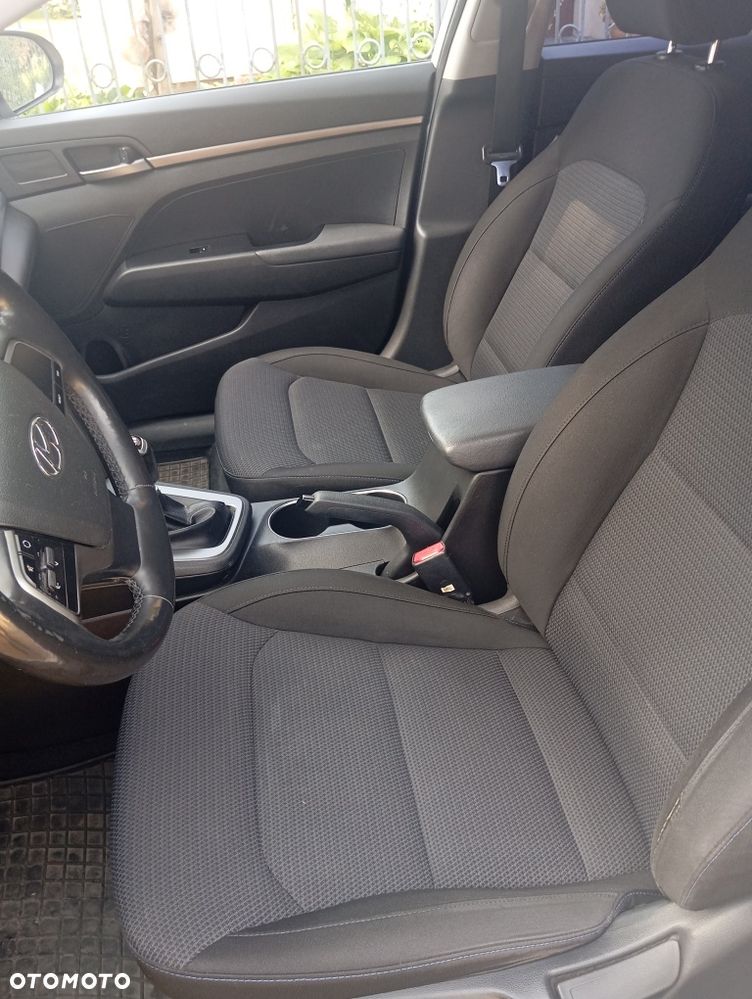 Hyundai Elantra - 6