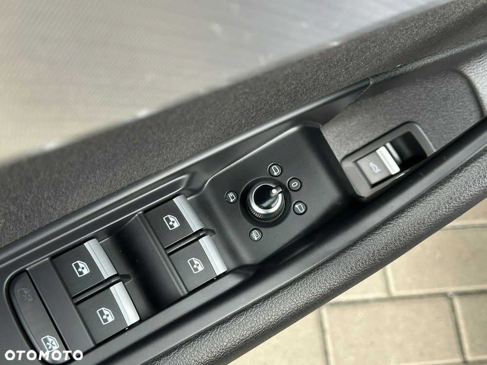 Audi A4 Avant 2.0 TDI ultra S tronic sport - 29