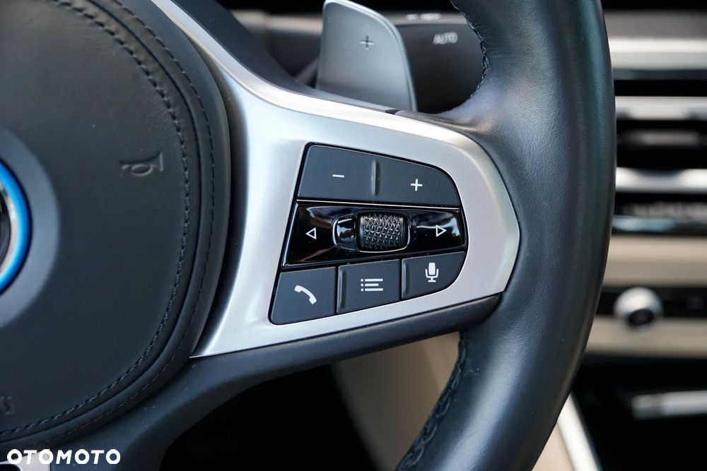 BMW Seria 3 330e PHEV M Sport - 35