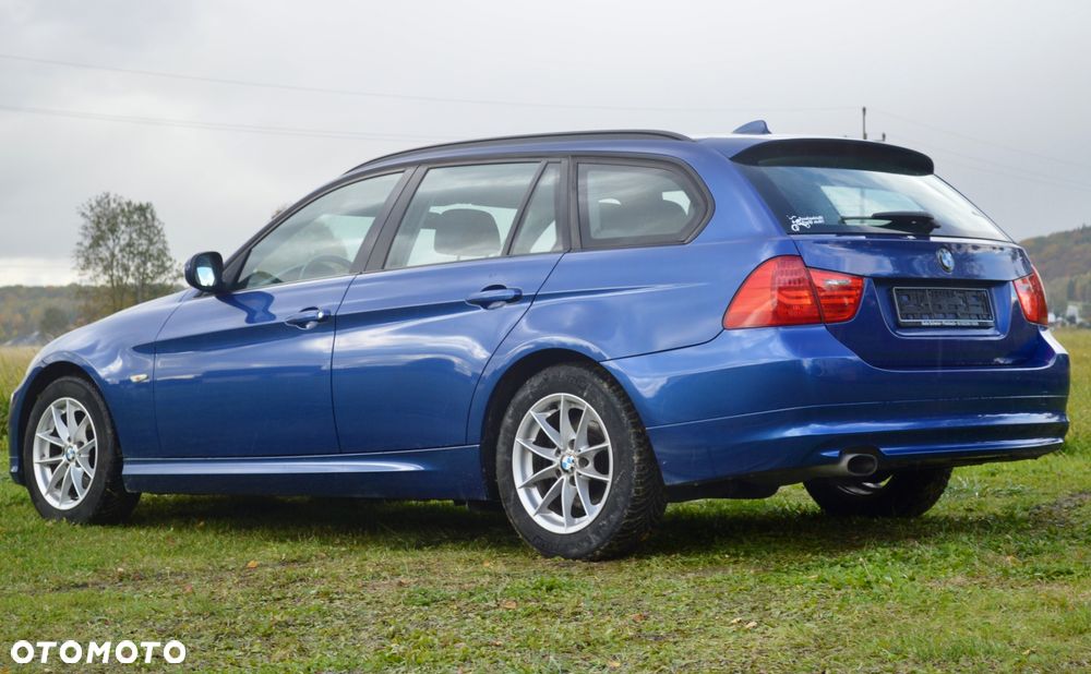 BMW Seria 3 320d DPF Touring - 10