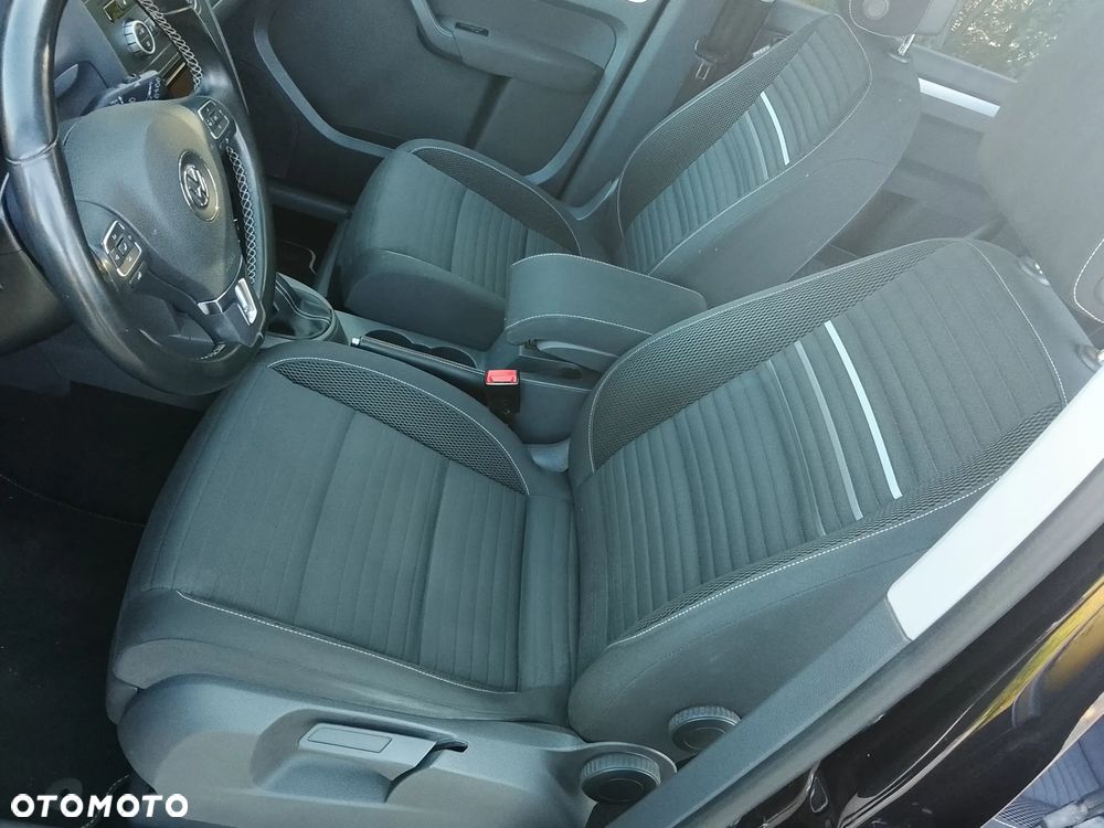 Volkswagen Touran - 12