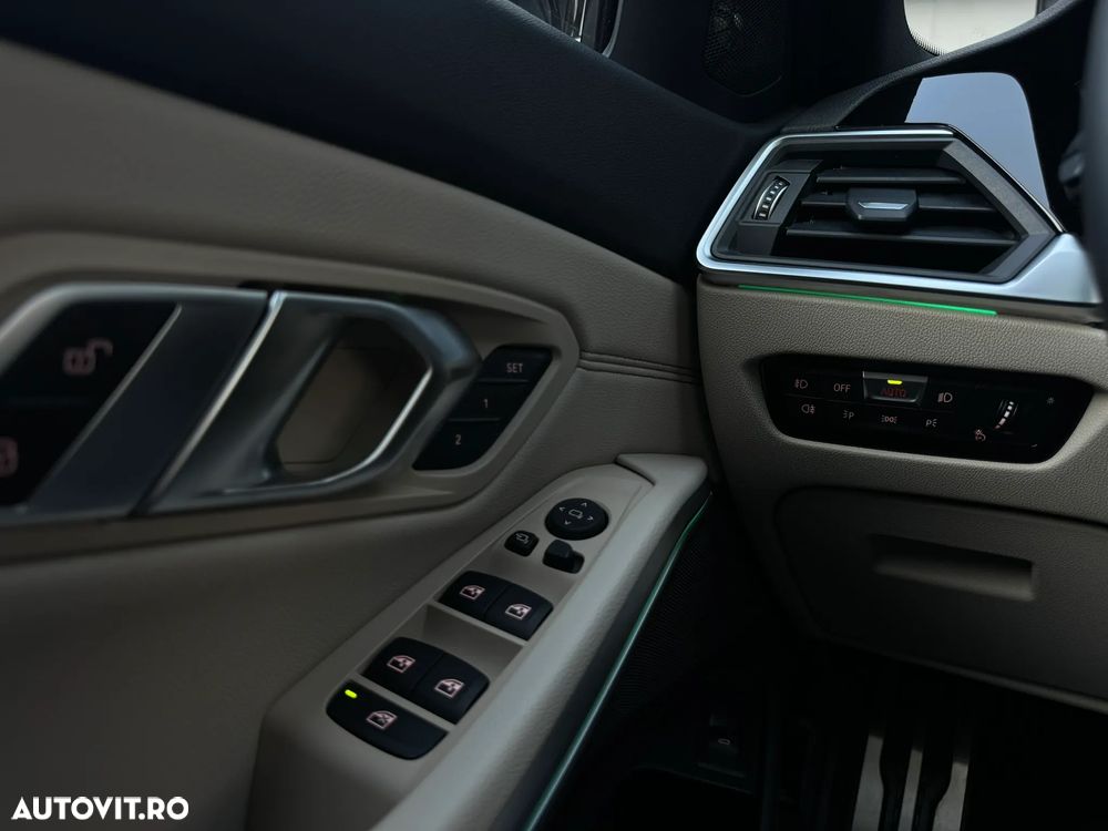 BMW Seria 3 330i AT M Sport - 38