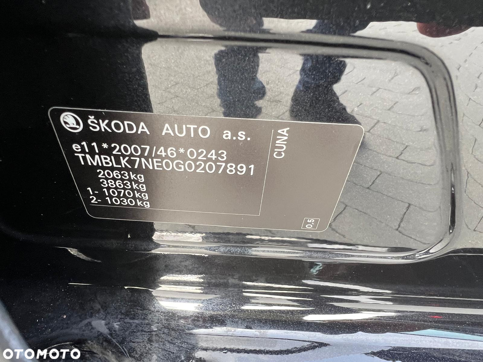 Skoda Octavia 2.0 TDI 4x4 DSG RS - 23