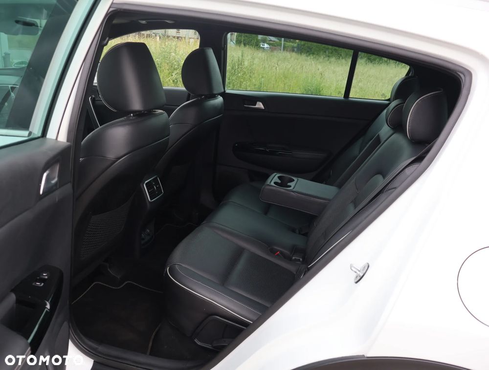 Kia Sportage 2,0 CRDI AWD GT Line - 35