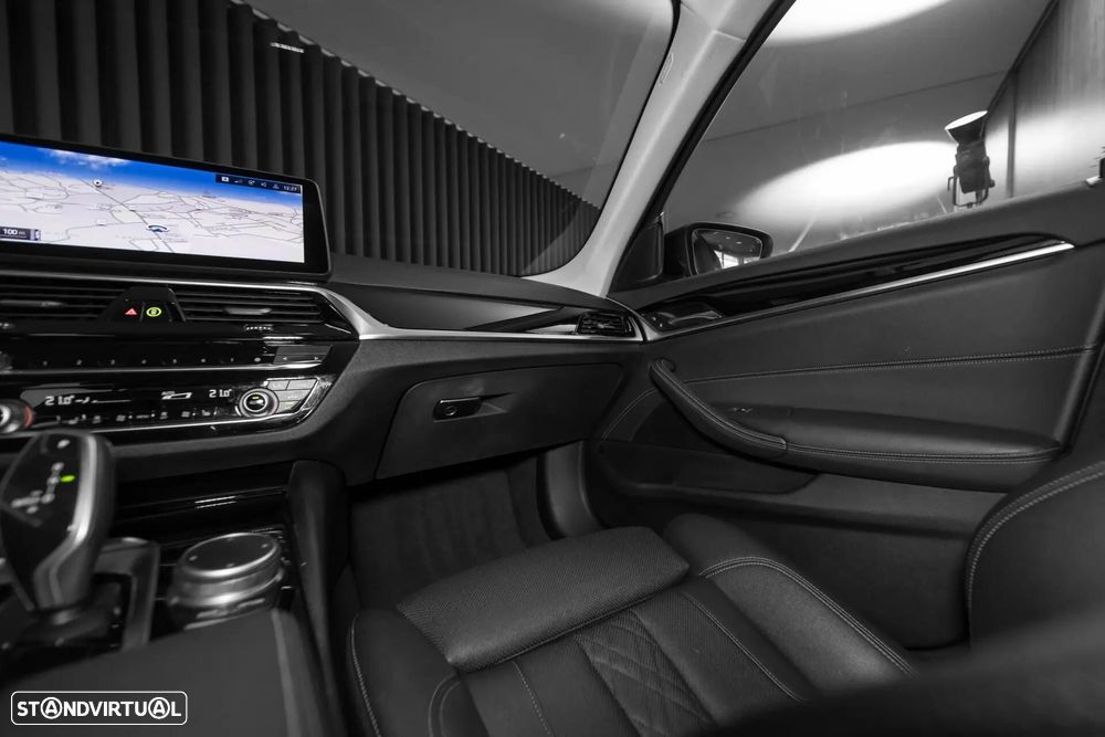 BMW 520 e Pack M - 14