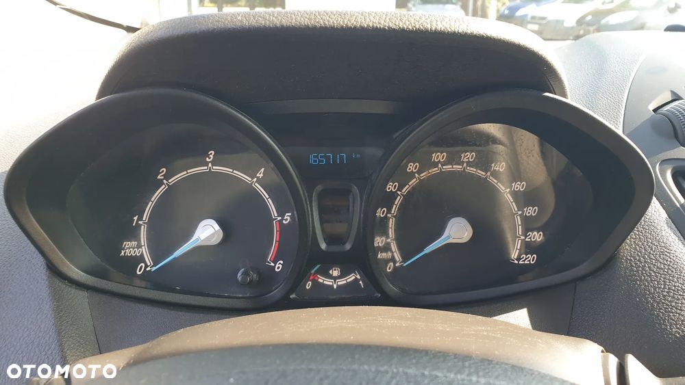 Ford Transit Courier - 13