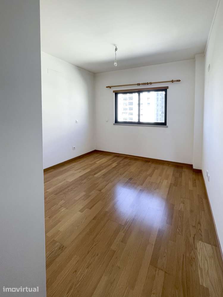Apartamento T2 com Varanda e Garagem em Cascais - Grande imagem: 4/15