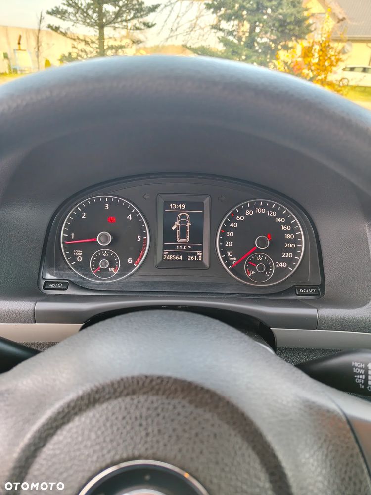 Volkswagen Touran 2.0 TDI DPF STYLE - 16