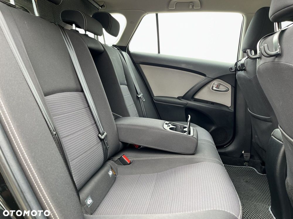 Toyota Avensis - 19