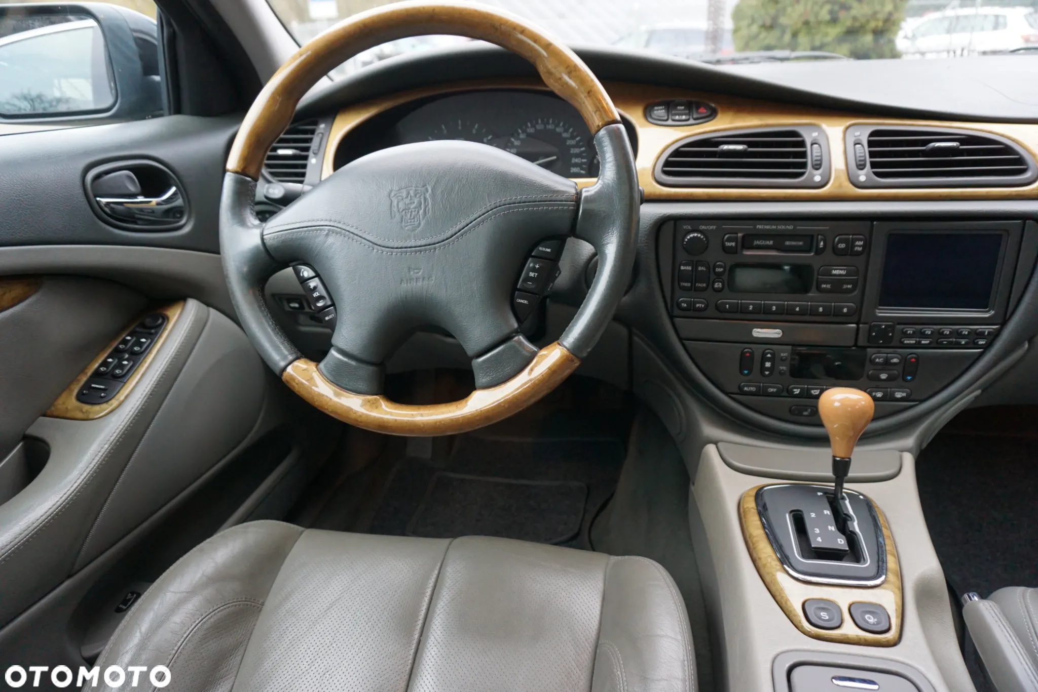 Jaguar S-Type 4.0 V8 - 14