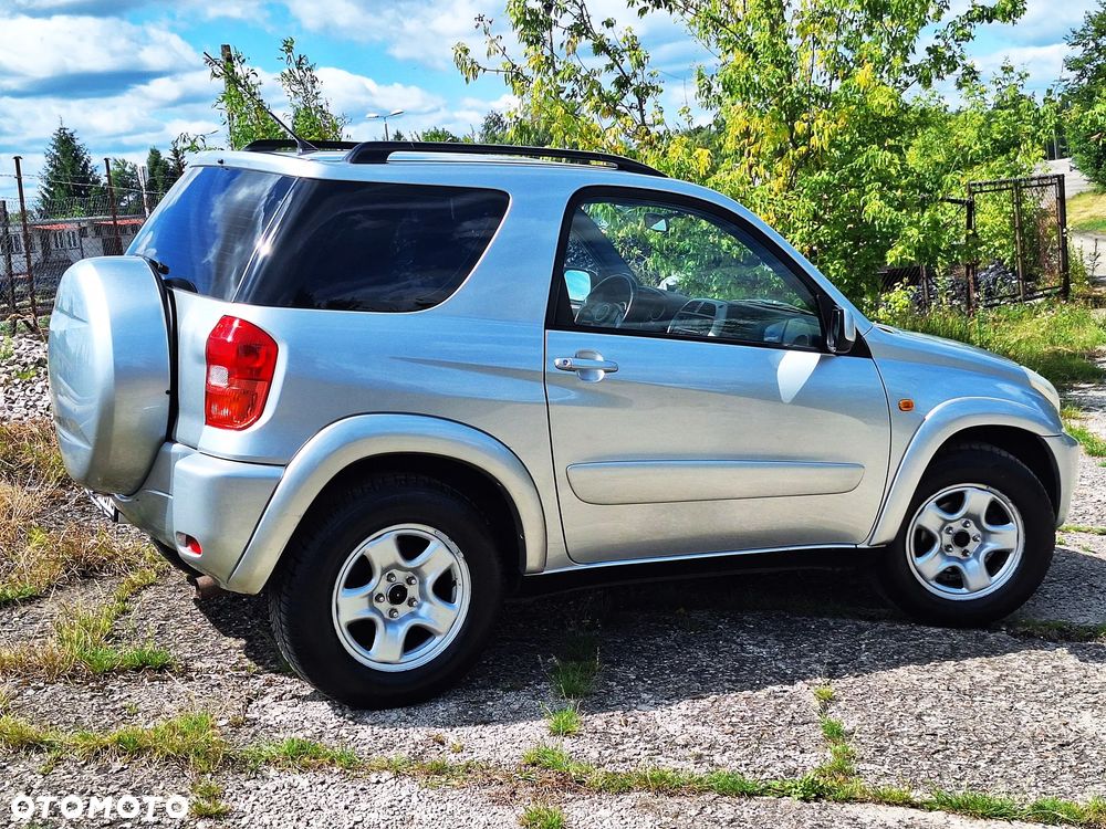 Toyota RAV4 D-4D 4x4 - 17