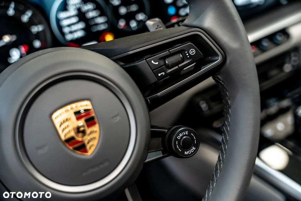 Porsche 911 Targa 4 - 24
