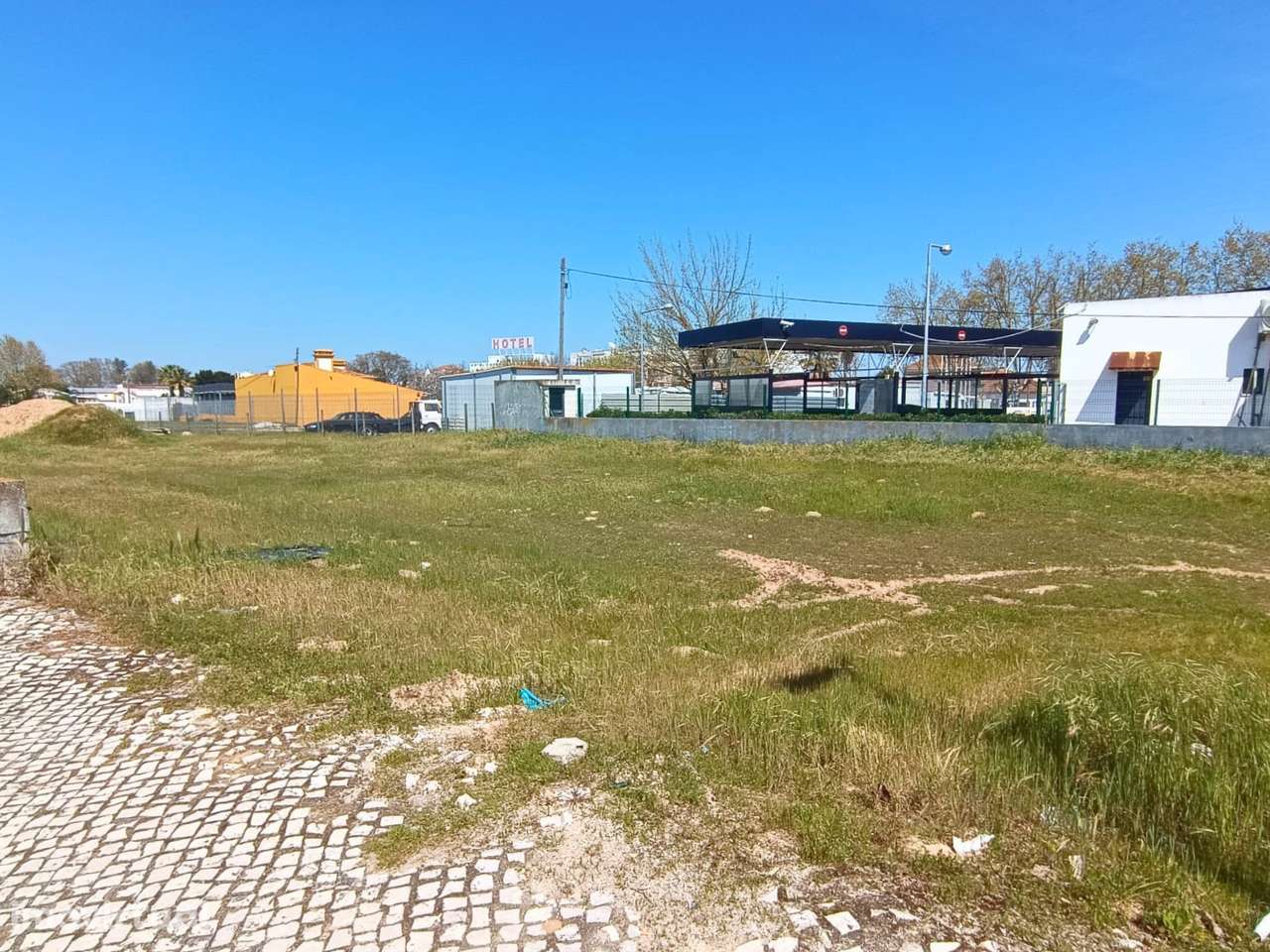 Lote de terreno urbano com 800 m2 - Grande imagem: 3/6