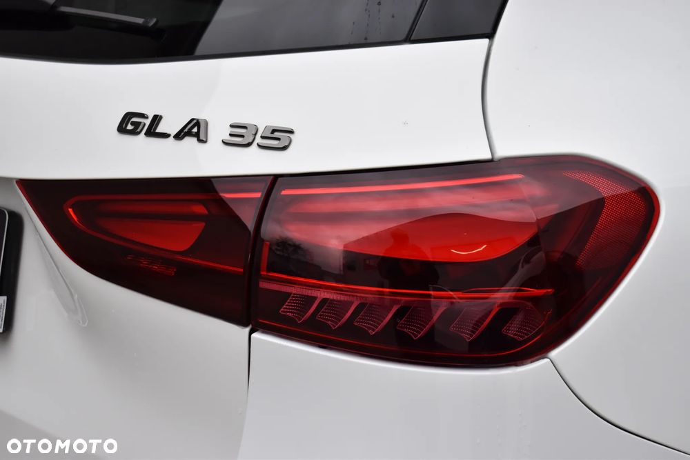 Mercedes-Benz GLA - 11