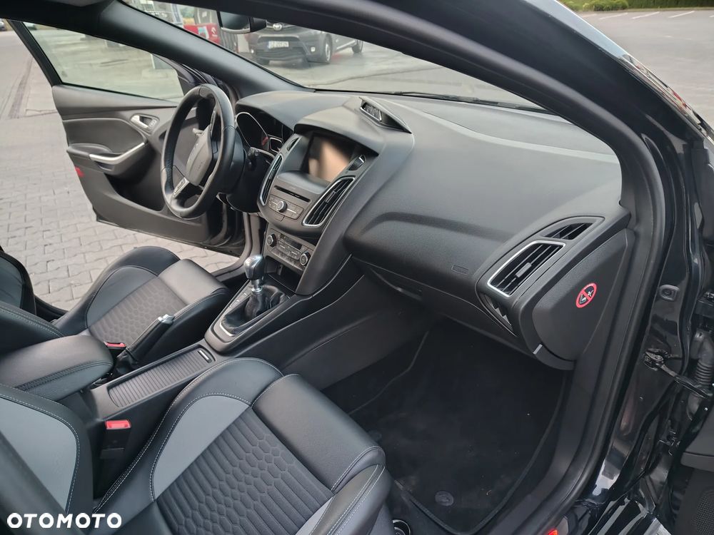 Ford Focus - 24