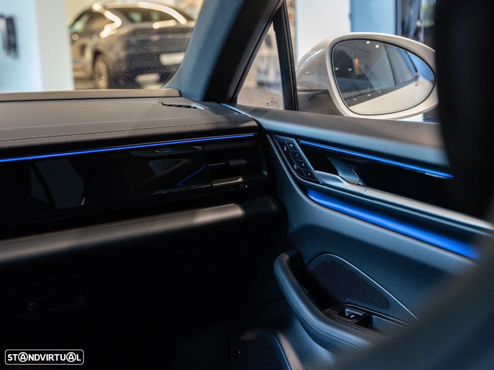 Porsche Macan Electric 4S - 39