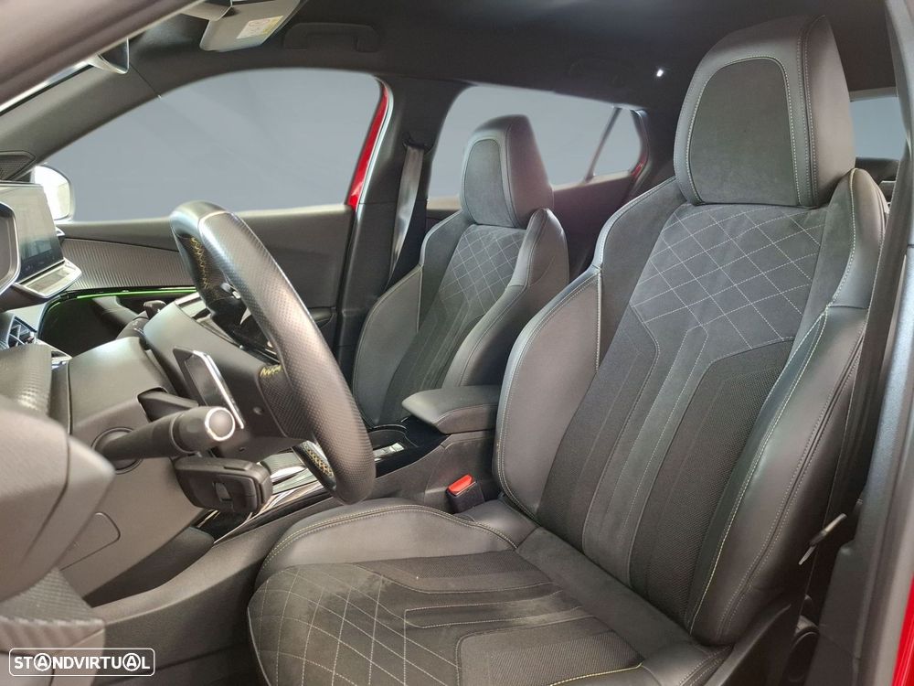 Peugeot 2008 1.2 PureTech GT EAT8 - 11