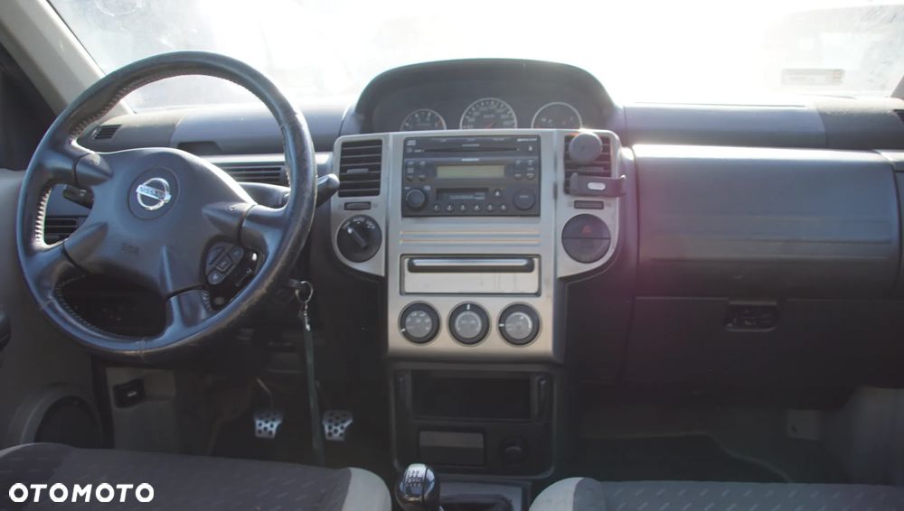Auto na części - Nissan X-Trail I T30 2.2 DCI 136 KM YD22ETI 32010EQ068 KY0 2001R Silnik Skrzynia Drzwi Maska Klapa Zderzak Błotnik Lusterko Szyba Lampa Deska Kokpit Sterownik Moduł Czujnik Licznik Panel Kierownica - 15