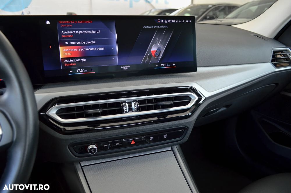 BMW Seria 3 320i AT - 29