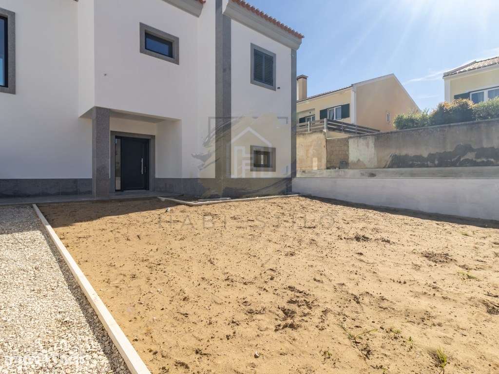 Moradias novas situadas na zona histórica de Azeitão - Grande imagem: 3/41