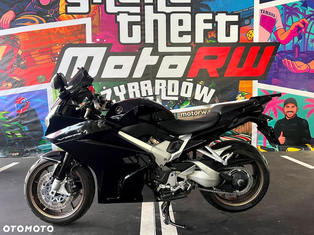 Honda VFR - 16