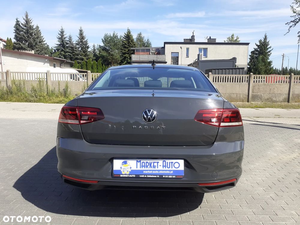 Volkswagen Passat - 4