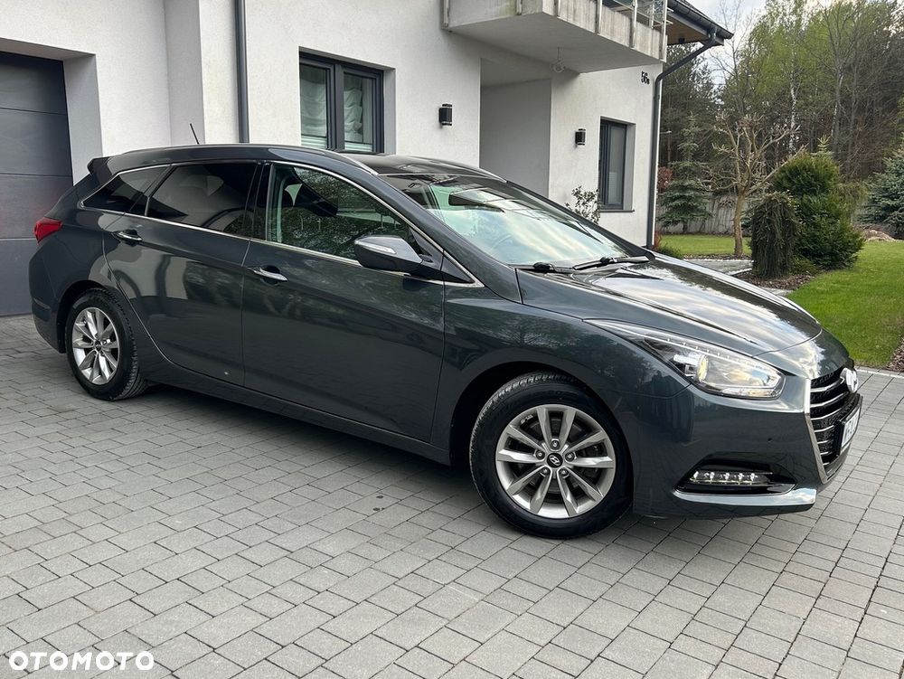 Hyundai i40 Kombi blue 1.6 Family+ - 12