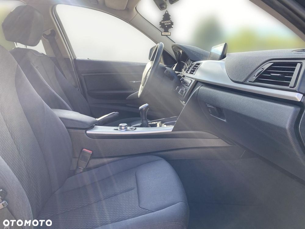 BMW Seria 3 318d EU6 - 15