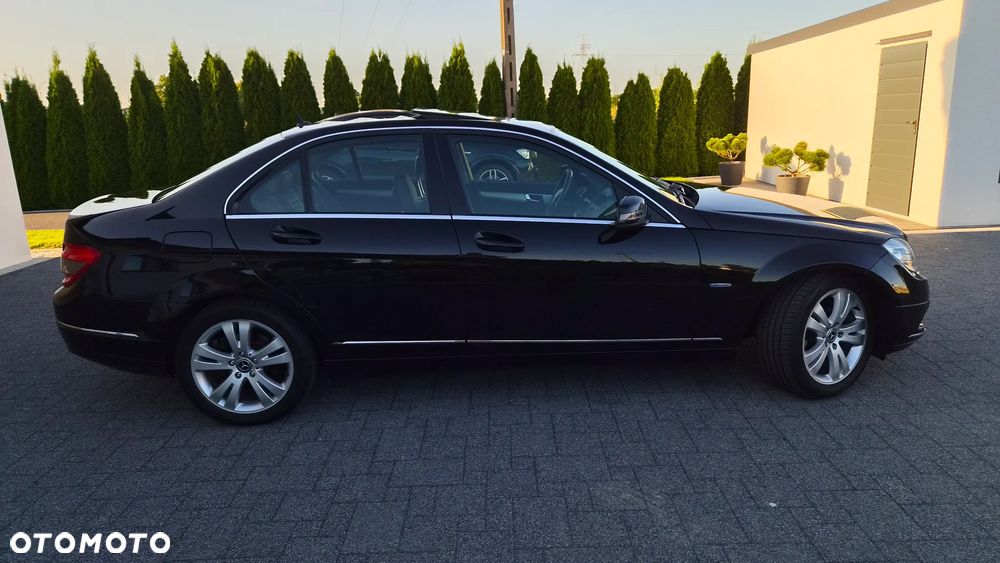 Mercedes-Benz Klasa C 180 CGI Automatik BlueEFFICIENCY Avantgarde - 31