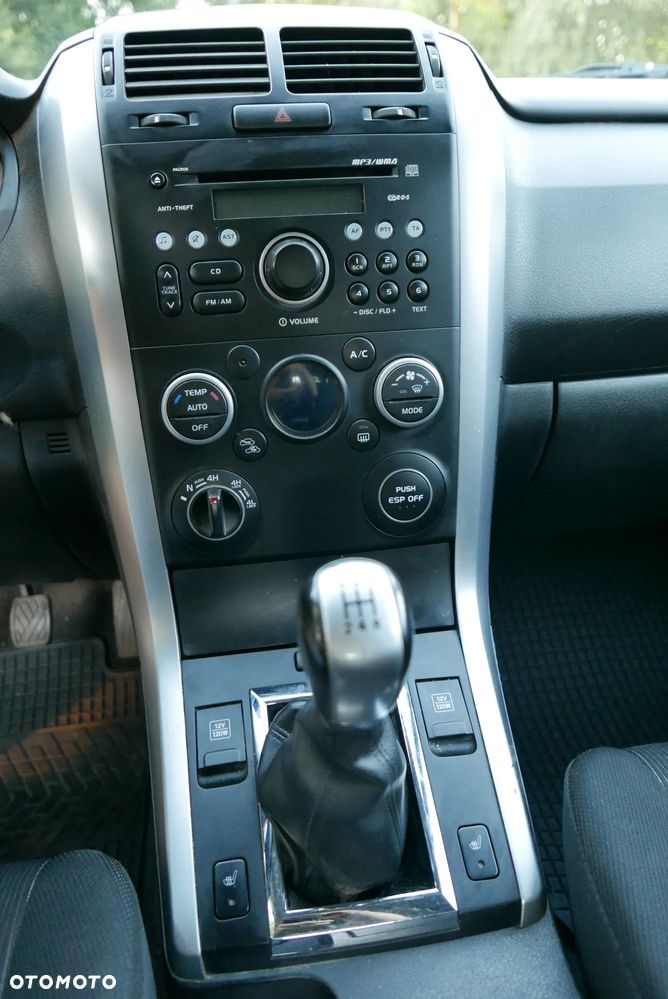 Suzuki Grand Vitara 2.4 Premium - 30