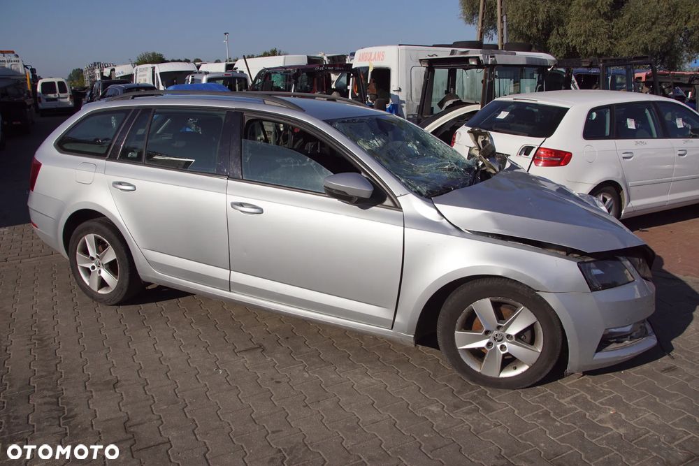 Auto na części - Skoda Octavia III Lift 1.6 TDI 115 KM DGTE TKV LA7W 2019R Silnik Skrzynia Drzwi Błotnik Zderzak Klapa Lampa Lusterko Klamka Szyba Deska Kokpit Sterownik Moduł Czujnik Licznik Panel Kierownica - 9