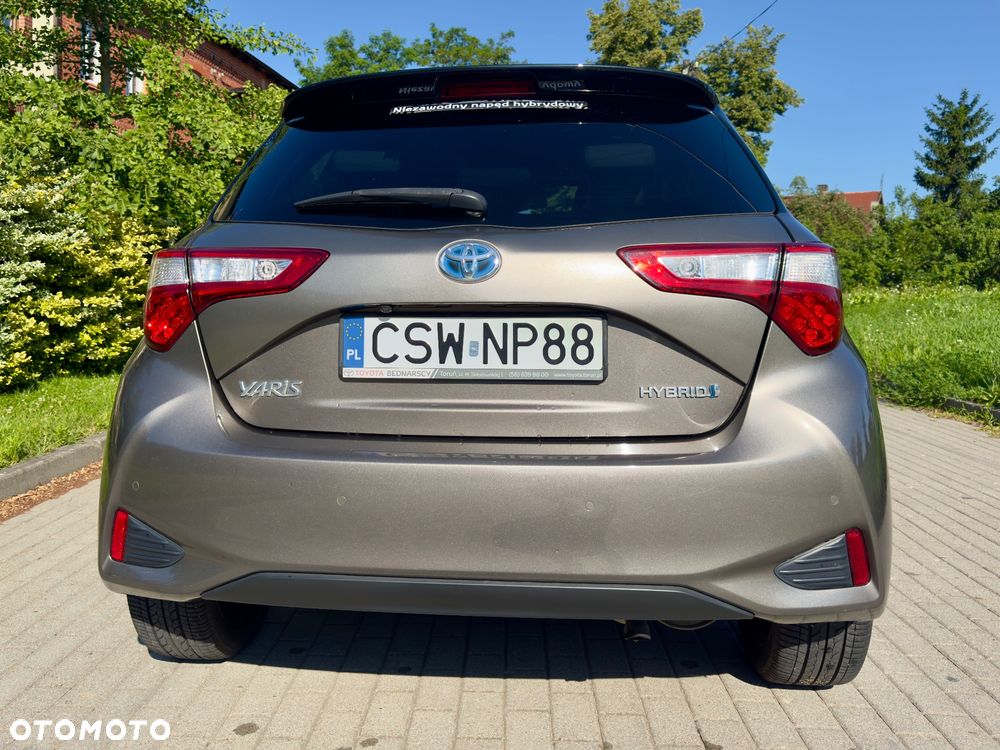 Toyota Yaris Hybrid 100 Selection Platinum - 4