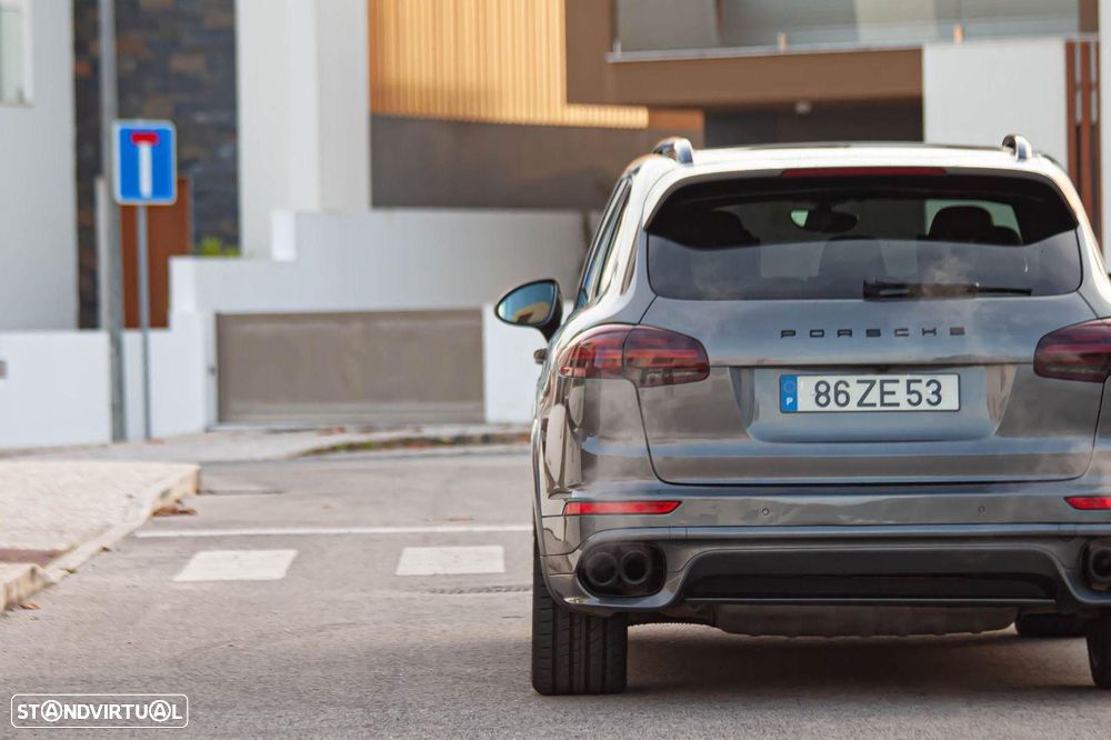 Porsche Cayenne S - 23