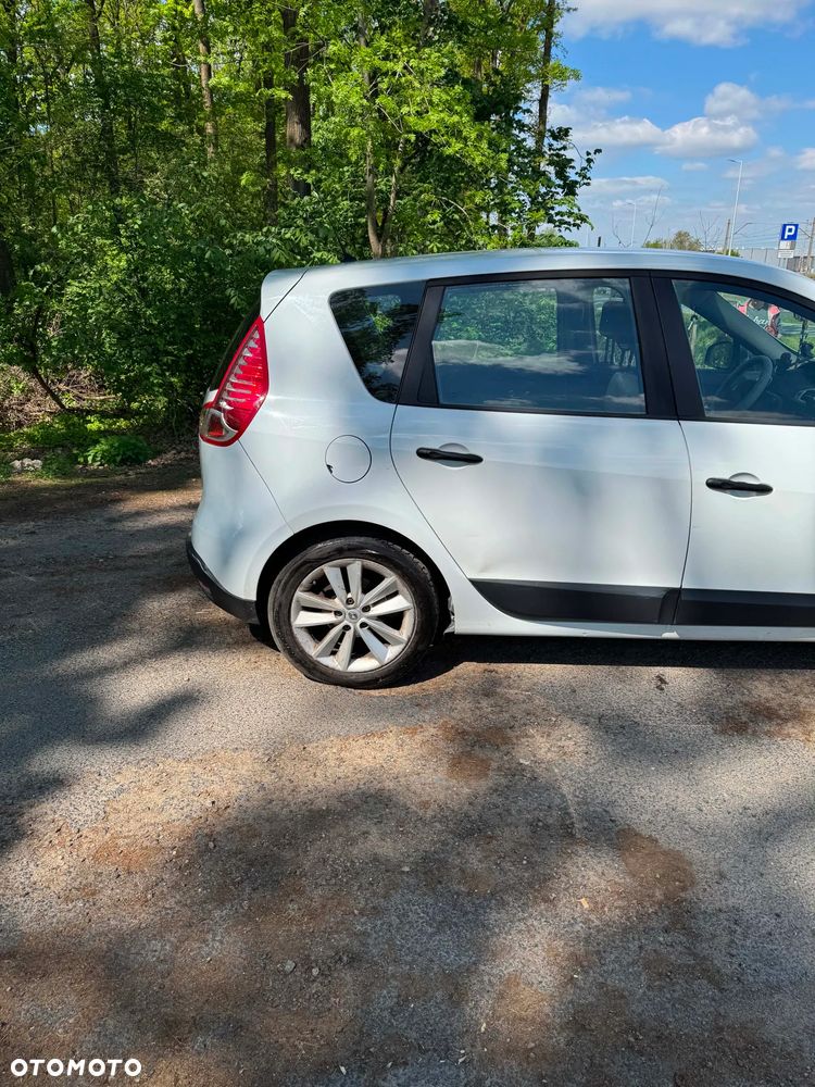 Renault Scenic 1.6 16V Authentique - 11